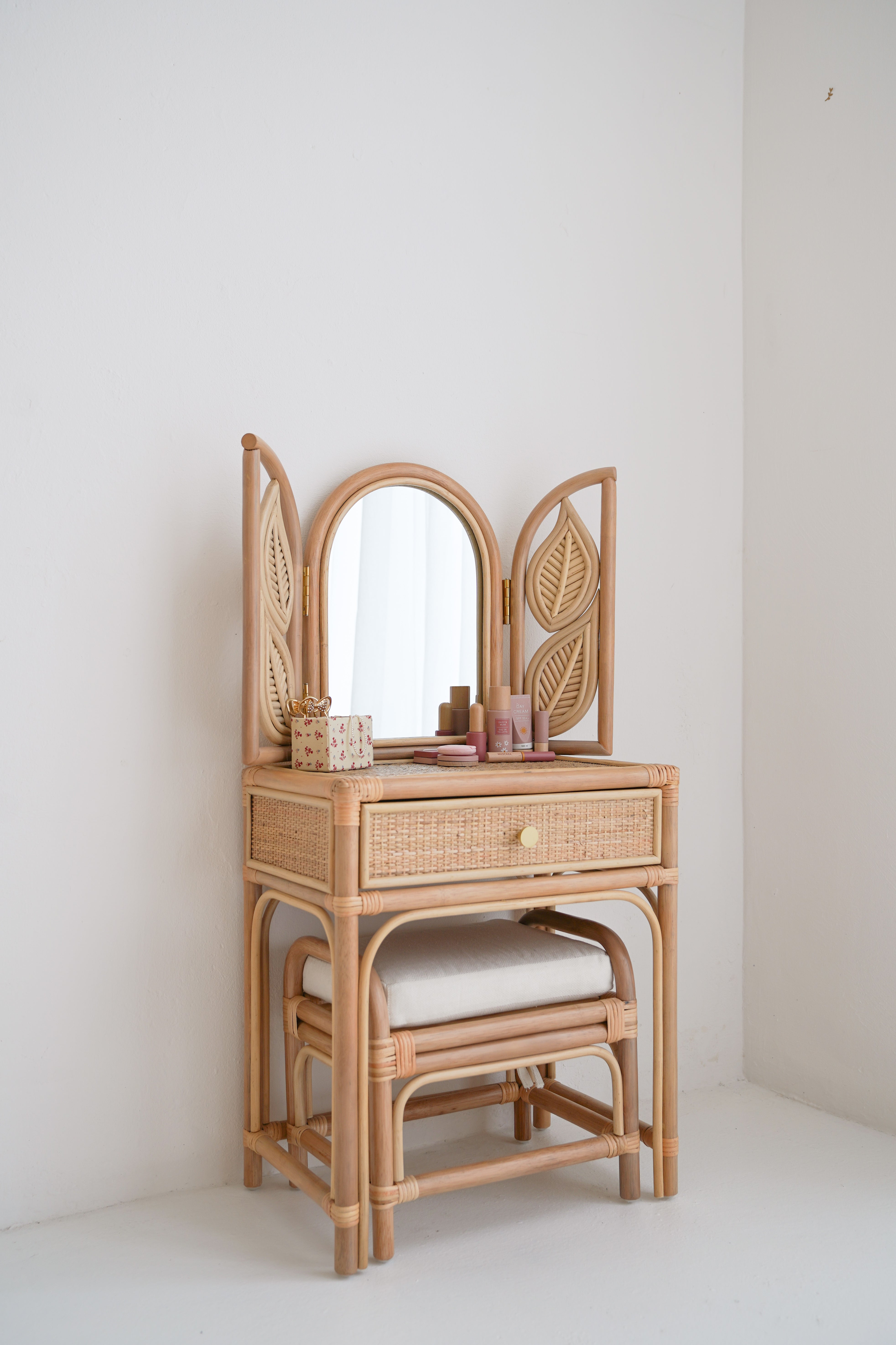Kaptafel / Make-uptafel Charme Kashmir 94 cm breed met spieg Kaptafel / Make-uptafel Charme Kashmir 94 cm breed met spieg