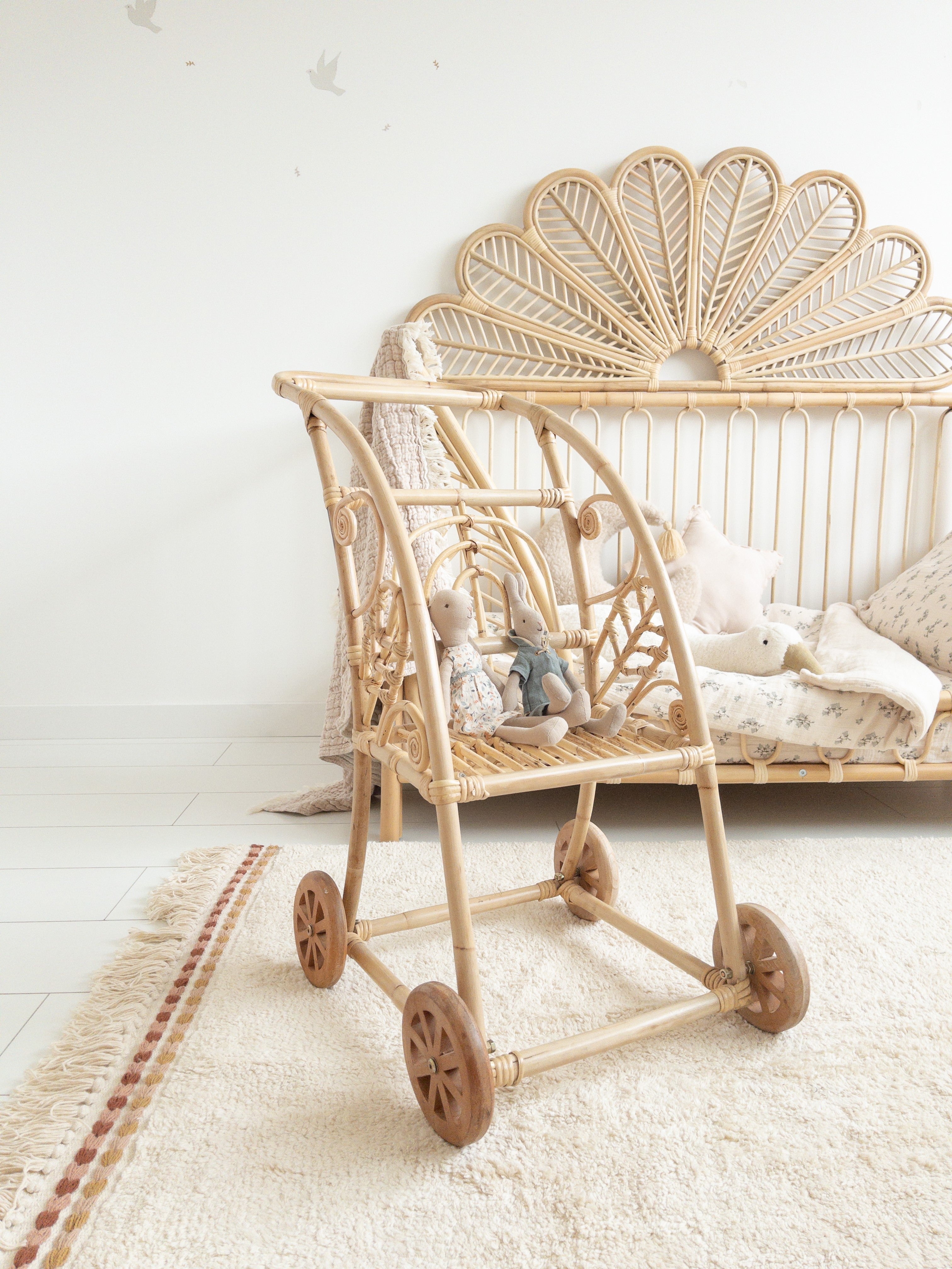 Rotan poppenwagen