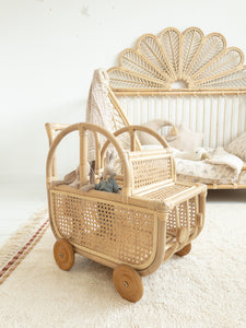 Rotan wandelwagen auto